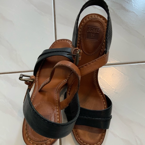 FRYE - 8.5 Block Heel Sandals. EUC - Picture 10 of 11